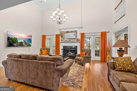 Living - 109 Crest Pte, Warner Robins, GA 31088 photo 5 of 8