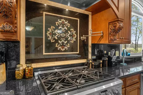 Kitchen - 109 Crest Pte, Warner Robins, GA 31088 photo 6 of 7