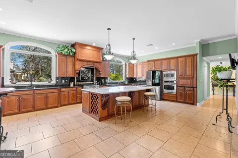 Kitchen - 109 Crest Pte, Warner Robins, GA 31088 photo 3 of 7