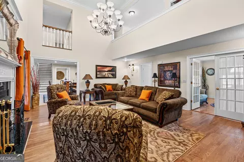 Living - 109 Crest Pte, Warner Robins, GA 31088 photo 3 of 8