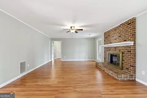 Living - 304 Beaver Brook Dr, Toccoa, GA 30577 photo 3 of 3