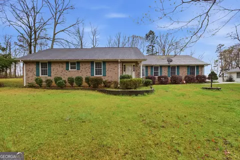 Exterior - 304 Beaver Brook Dr, Toccoa, GA 30577 photo 3 of 13