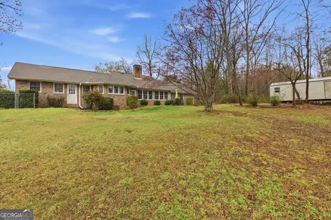Exterior - 304 Beaver Brook Dr, Toccoa, GA 30577 photo 8 of 13