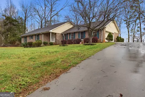 Exterior - 304 Beaver Brook Dr, Toccoa, GA 30577 photo 6 of 13