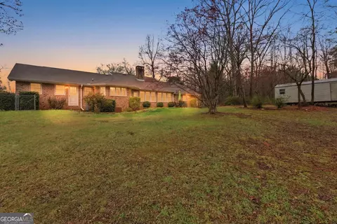 Exterior - 304 Beaver Brook Dr, Toccoa, GA 30577 photo 2 of 13