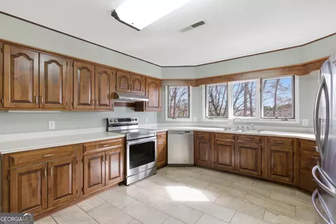 Kitchen - 304 Beaver Brook Dr, Toccoa, GA 30577 photo 4 of 4