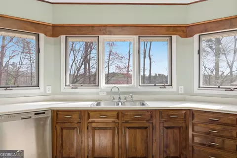 Kitchen - 304 Beaver Brook Dr, Toccoa, GA 30577 photo 3 of 4