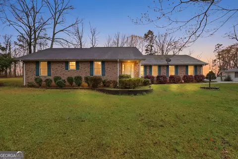 304 Beaver Brook Dr, Toccoa, GA 30577