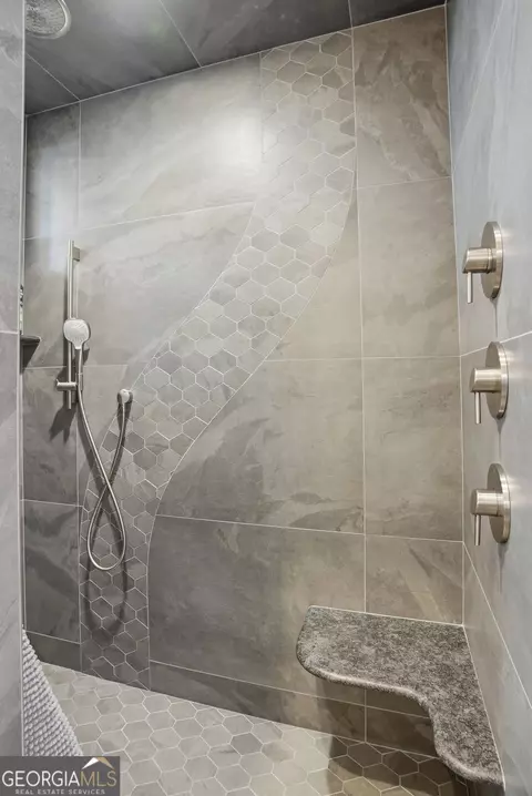 Bath - 7207 Ridgeview Dr, Jasper, GA 30143 photo 3 of 5