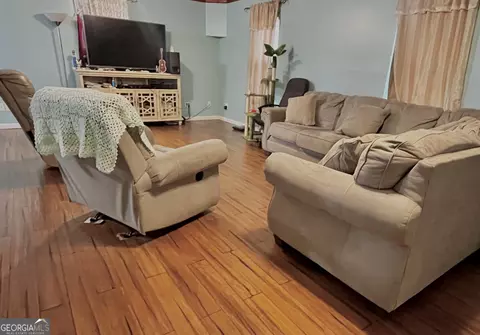 Living - 705 Geiger St, Mount Vernon, GA 30445 photo 2 of 2