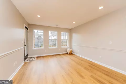 Living - 105 Eagles Rdg, Warner Robins, GA 31093 photo 2 of 6