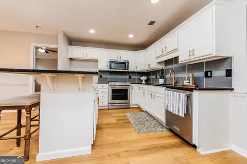Kitchen - 105 Eagles Rdg, Warner Robins, GA 31093 photo 4 of 4