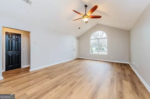 Living - 105 Eagles Rdg, Warner Robins, GA 31093 photo 4 of 6