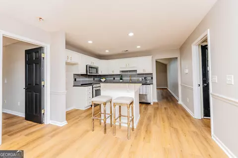 Kitchen - 105 Eagles Rdg, Warner Robins, GA 31093 photo 3 of 4