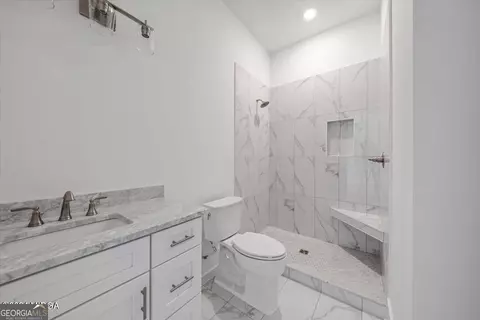 Bath - 615 Forest Pointe Dr, Forsyth, GA 31029 photo 3 of 4
