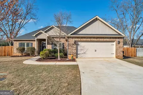 102 Mcewen Ct, Perry, GA 31069