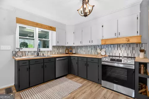 Kitchen - 288 Bradfield Dr, Lagrange, GA 30240 photo 2 of 3