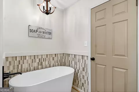 Bath - 288 Bradfield Dr, Lagrange, GA 30240 photo 5 of 6
