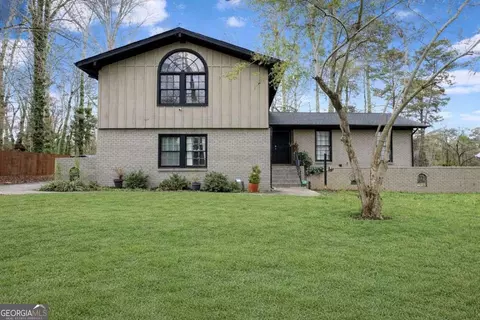 957 Rowland Rd, Stone Mountain, GA 30083