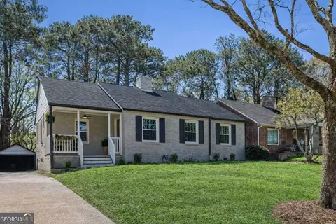 490 Lynnhaven Dr SW, Atlanta, GA 30310