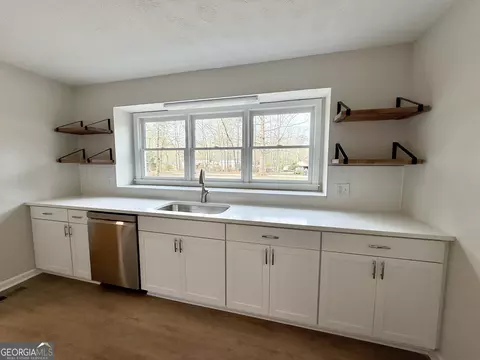 Kitchen - 402 Ginger Cir, Lagrange, GA 30240 photo 6 of 6