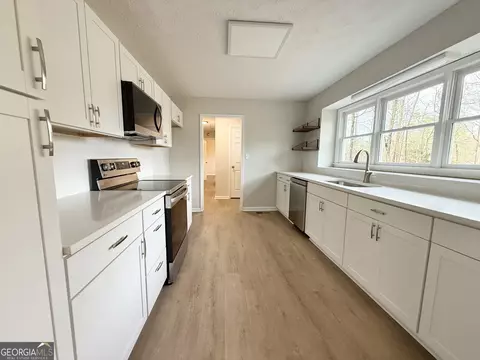 Kitchen - 402 Ginger Cir, Lagrange, GA 30240 photo 5 of 6