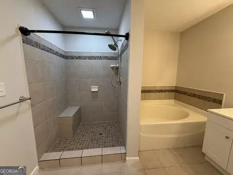 Bath - 402 Ginger Cir, Lagrange, GA 30240 photo 4 of 6