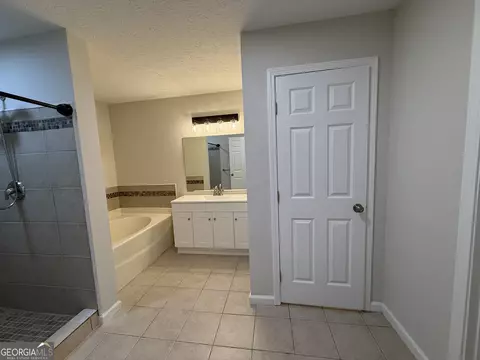 Bath - 402 Ginger Cir, Lagrange, GA 30240 photo 3 of 6