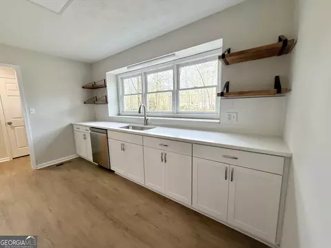 Kitchen - 402 Ginger Cir, Lagrange, GA 30240 photo 4 of 6