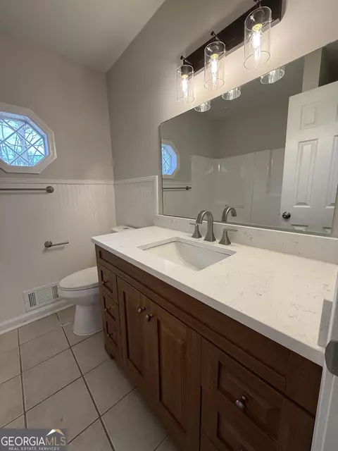 Bath - 402 Ginger Cir, Lagrange, GA 30240 photo 1 of 6