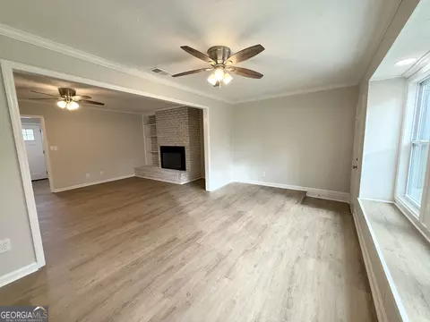 Living - 402 Ginger Cir, Lagrange, GA 30240 photo 8 of 8