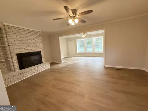 Living - 402 Ginger Cir, Lagrange, GA 30240 photo 3 of 8