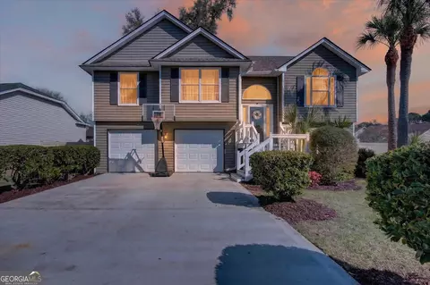 2 Runner Rd, Savannah, GA 31410