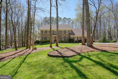 235 Oak Leaf Cir, Roswell, GA 30075