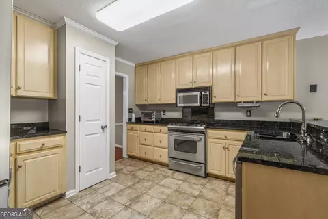 Kitchen - 111 Prestwick Dr, Lagrange, GA 30241 photo 2 of 6