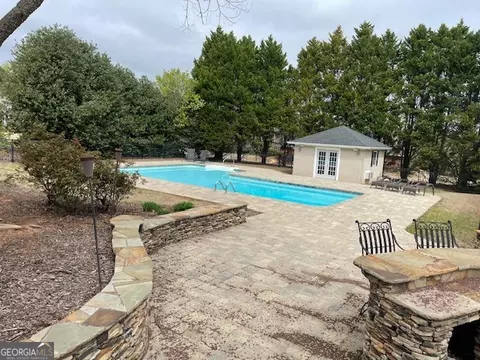 Exterior - 111 Prestwick Dr, Lagrange, GA 30241 photo 3 of 12
