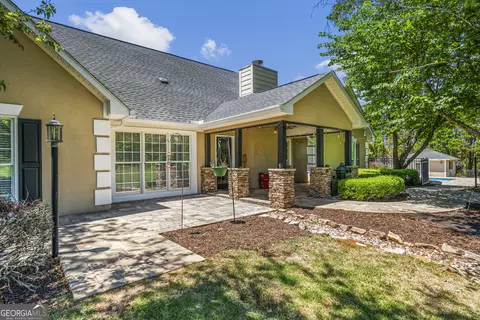 Exterior - 111 Prestwick Dr, Lagrange, GA 30241 photo 4 of 12