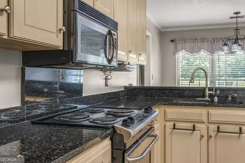 Kitchen - 111 Prestwick Dr, Lagrange, GA 30241 photo 4 of 6