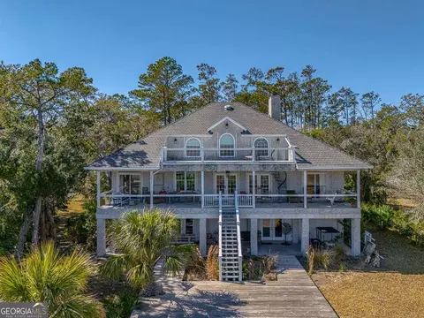493 Dover Island Trl, Waverly, GA 31565
