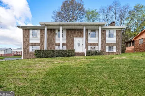 111 Edgewood Cir, Fort Oglethorpe, GA 30742