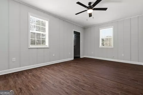 Living - 3009 Old West Point Rd, Lagrange, GA 30240 photo 5 of 6