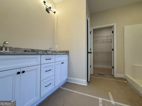 Bath - 116 Celebration Blvd, Lagrange, GA 30241 photo 2 of 6