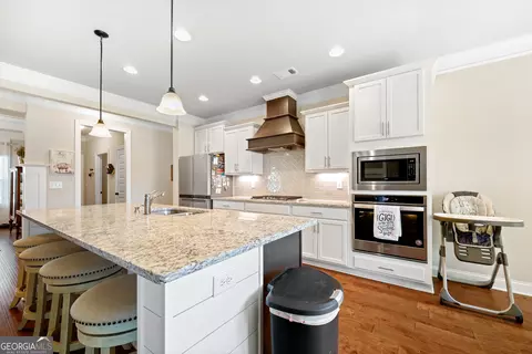 Kitchen - 549 Calgary Downs Dr, Winder, GA 30680 photo 2 of 3