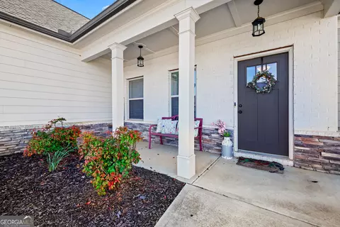 Exterior - 549 Calgary Downs Dr, Winder, GA 30680 photo 2 of 5