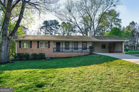 4031 Chestnut Dr, Flowery Branch, GA 30542