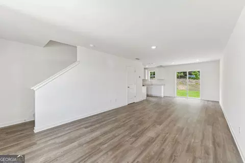 Living - 207 Kinsale Dr, Macon, GA 31216 photo 1 of 2