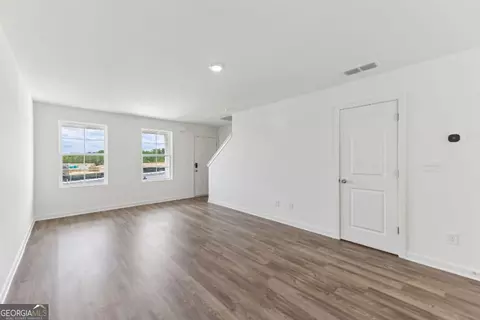 Living - 207 Kinsale Dr, Macon, GA 31216 photo 2 of 2