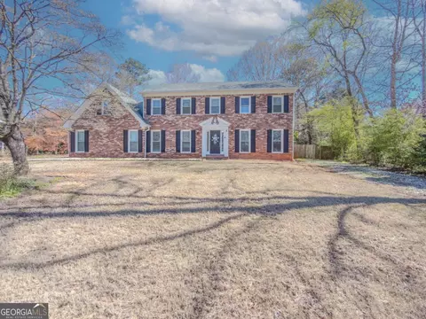 866 Foxfire Dr, Lawrenceville, GA 30044