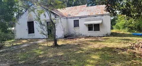 294 W Brumby Ave, Reidsville, GA 30453