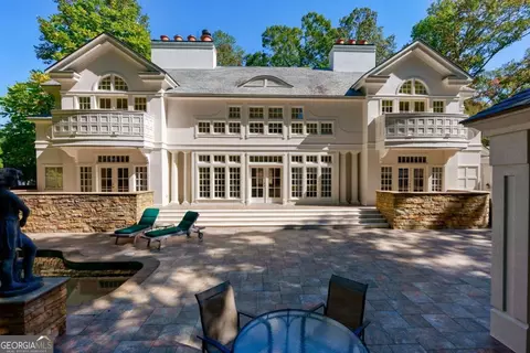 6655 Sweetwater Pt, Flowery Branch, GA 30542